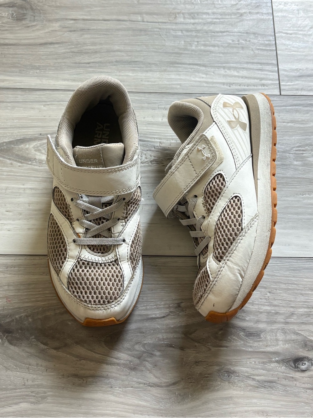 Under Armour Tan / Khaki Velcro Slip On Sneakers | SZ 1.5 Youth / Girls